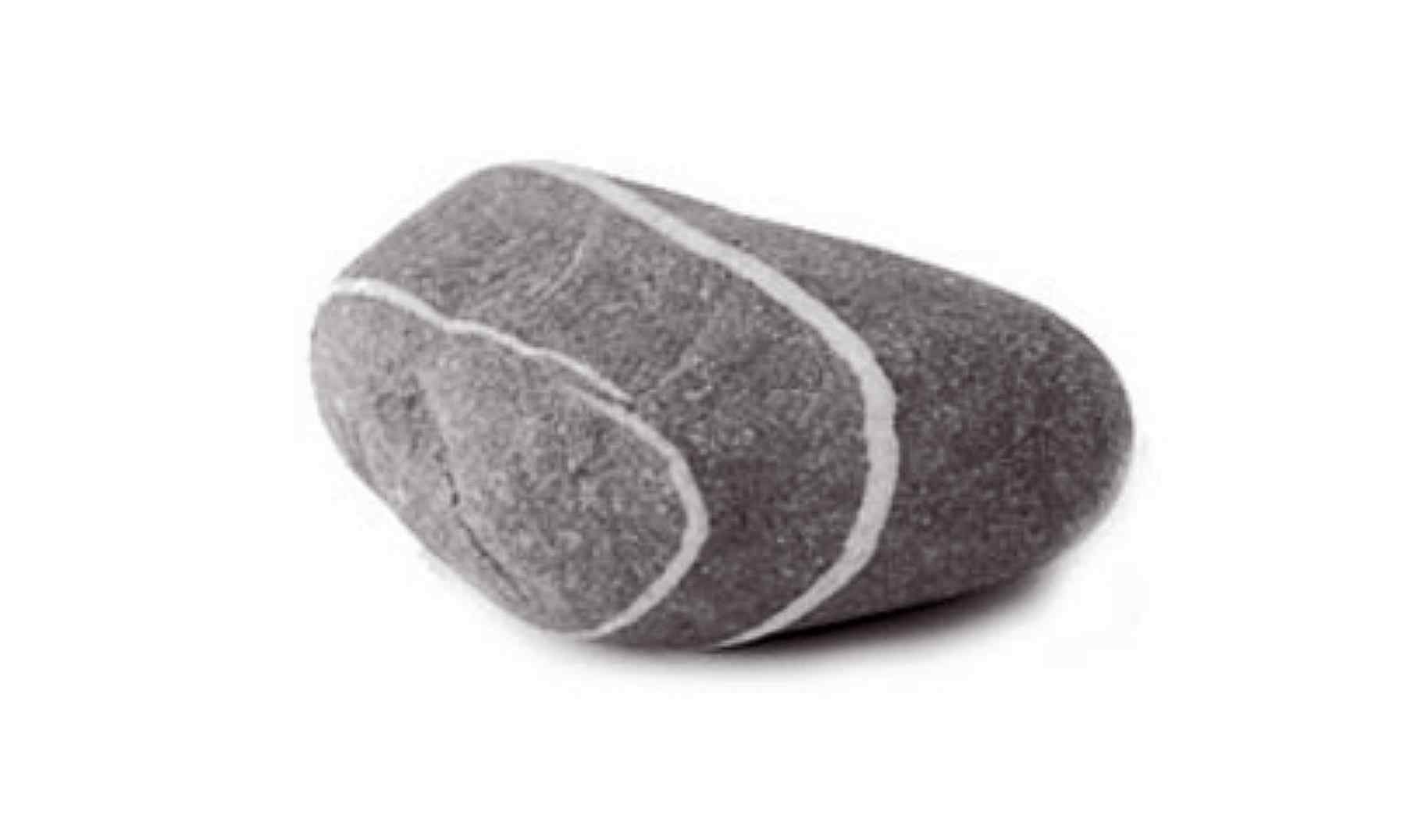 Einzelner Stein, grau mit zwei weißen Streifen